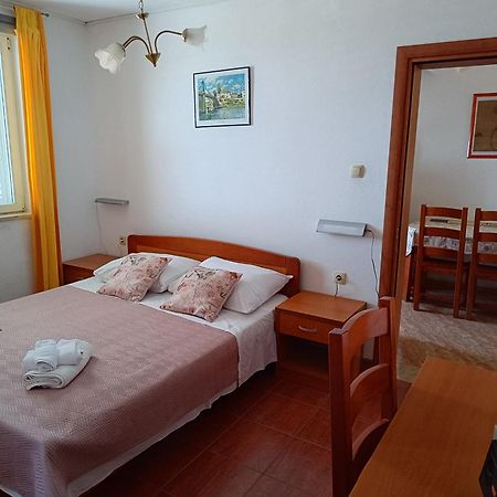 Appartement Monika à Rab Town Extérieur photo